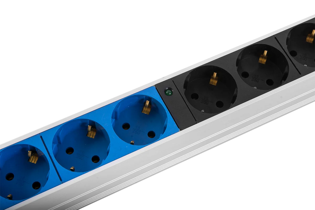 Rem R-32-8S-I-440-K Горизонтальный блок розеток 19" до 32А