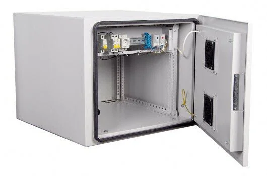 Roxton TR-126W Настенный всепогодный уличный шкаф 12U
