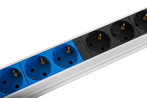 Rem R-32-8S-I-440-K Горизонтальный блок розеток 19" , до 32А